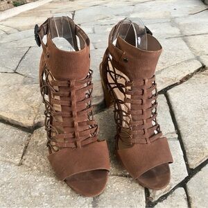 VINCE CAMUTO Sandals 8.5 Tan Leather Strappy Cage Ankle Buckle Stacked Cone Heel